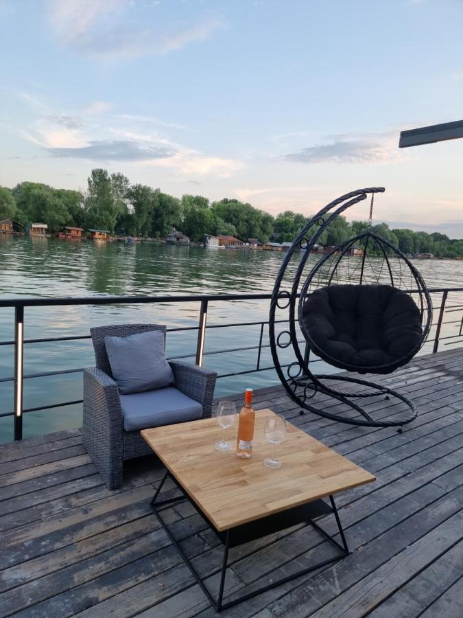 Swan Hotel Belgrade Exterior photo