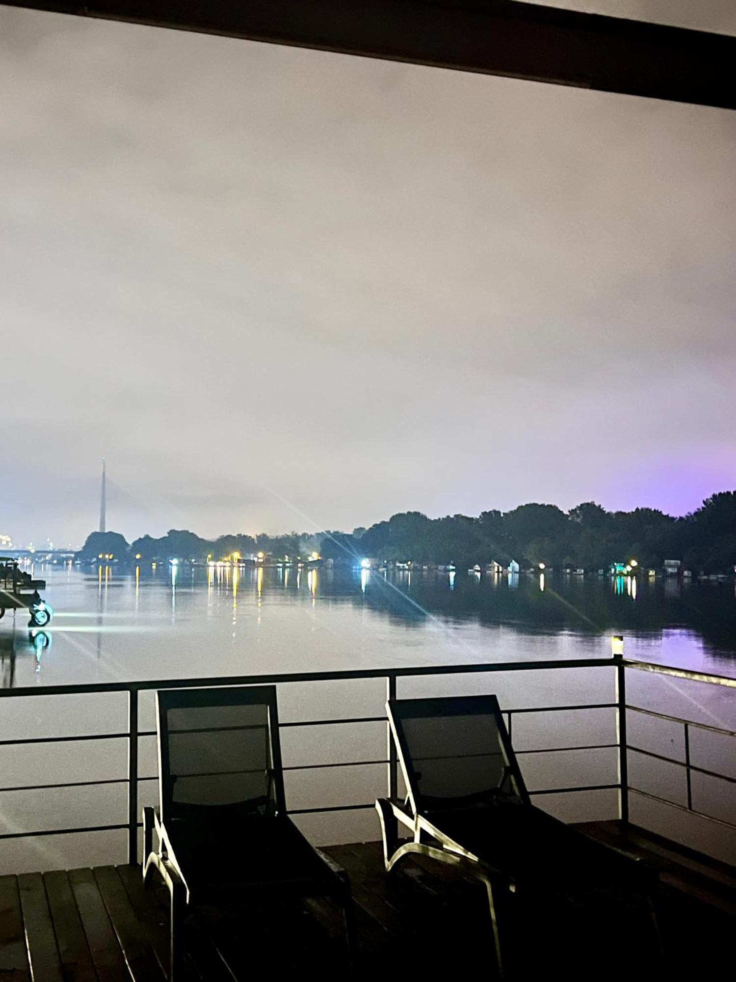 Swan Hotel Belgrade Exterior photo